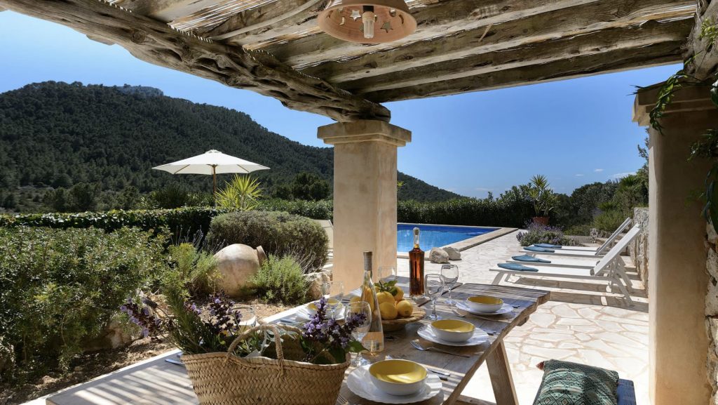 Villa Romero I alfresco dining